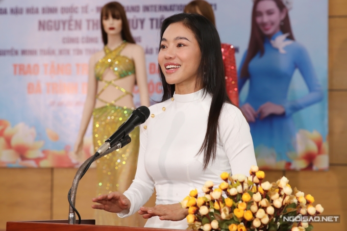 thuy-tien-tang-trang-phuc-thi-miss-grand-cho-bao-tang-ketnoidoanhnhan3