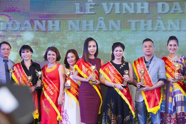 3-dn-mi-trang-duoc-vinh-danh-doanh-nhan-thanh-dat-vhdn